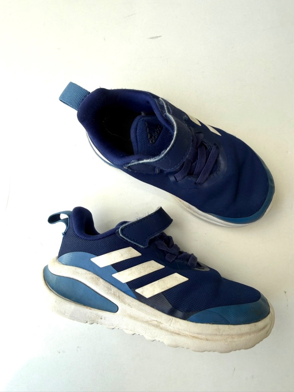ADIDAS Toddler Boys 8 Blue White Low Top Easy On Tennis Shoes Sneaker Bin4